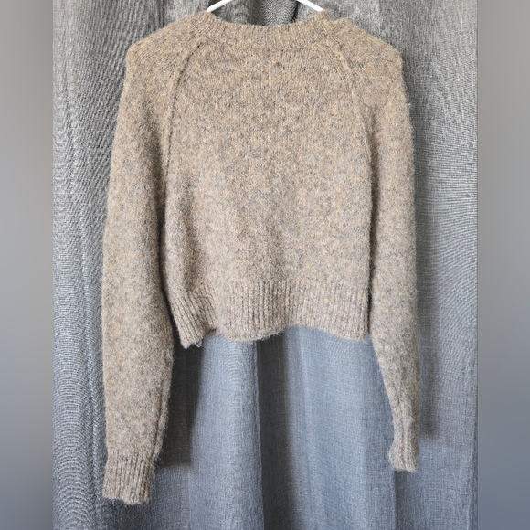 American Eagle AE Cropped Crew Neck Bow Sweater - Light Brown Sz Small - Picture 3 of 5